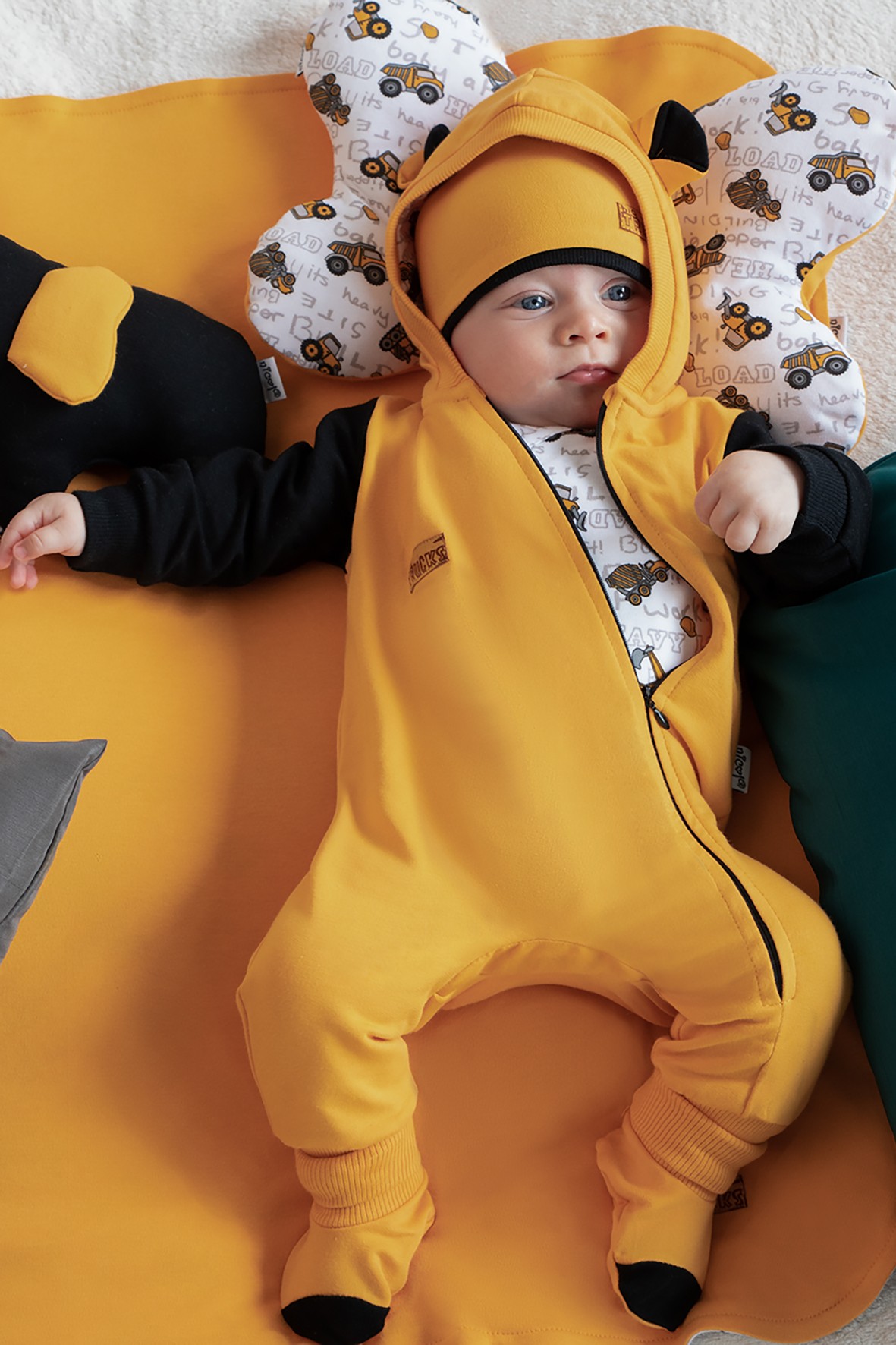  Pajac dresowy niemowlęcy  ocieplany  - żółty 