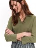 Koszulowa bluzka damska z guzikami z tyłu w kolorze khaki