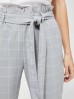 Spodnie typu chinos z wysokim stanem- szare w kratkę