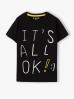 Bawełniany t-shirt chłopięcy w kolorze czarnym z nadrukiem- It's all OK :)