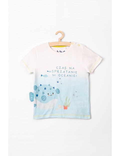 T-shirt niemowlęcy biały z rybkami i hasłem "Czas na sprzątanie w oceanie!"