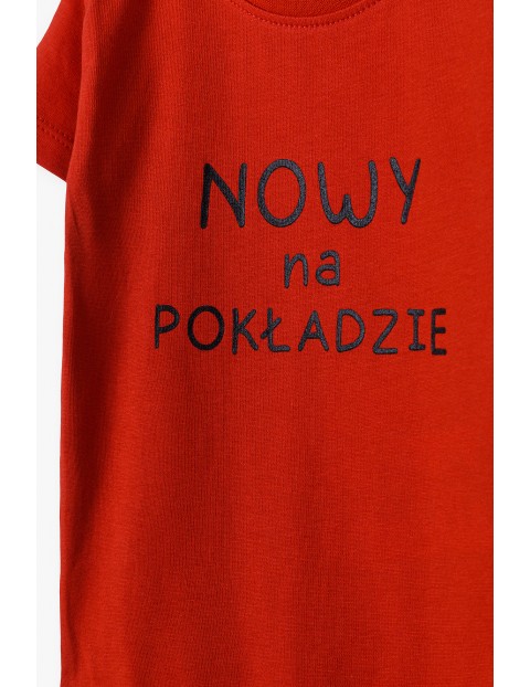 Dzianinowe body dla niemowlaka z napisem - Nowy na pokładzie