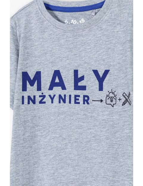 T-shirt chłopięcy z polskim napisem - MAŁY INŻYNIER - szary