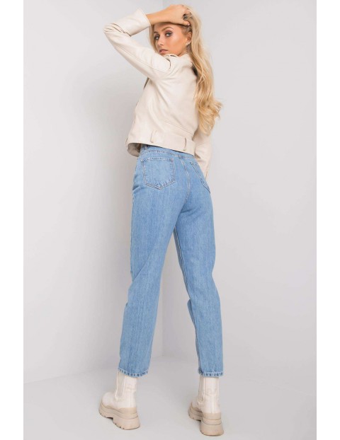 Niebieskie spodnie mom jeans