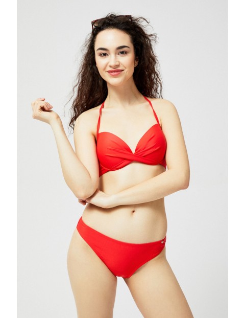 Czerwony dół od bikini