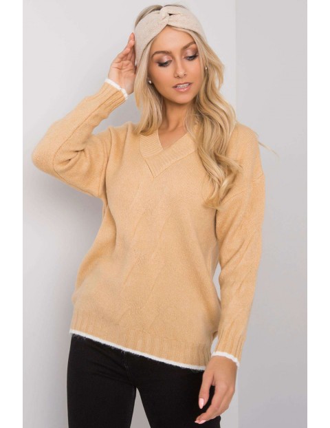 Sweter damski - beżowy z ozdobnym wzorem