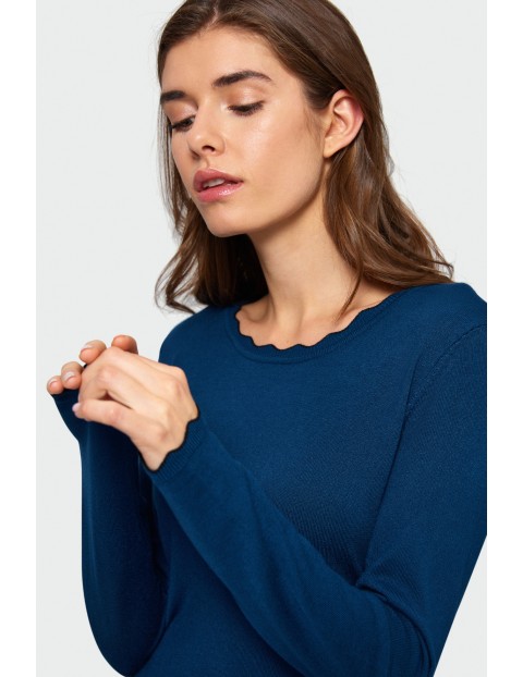 Sweter damski o dopasowanym kroju - niebieski