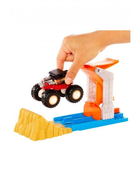 Zestaw Hot Wheels Monster Truck Kaskaderskie lądowanie wiek 4+